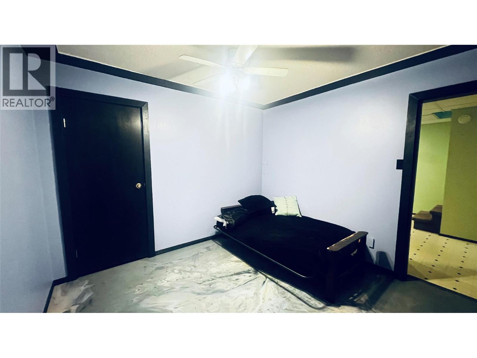 2513 IRVINE Avenue - 33