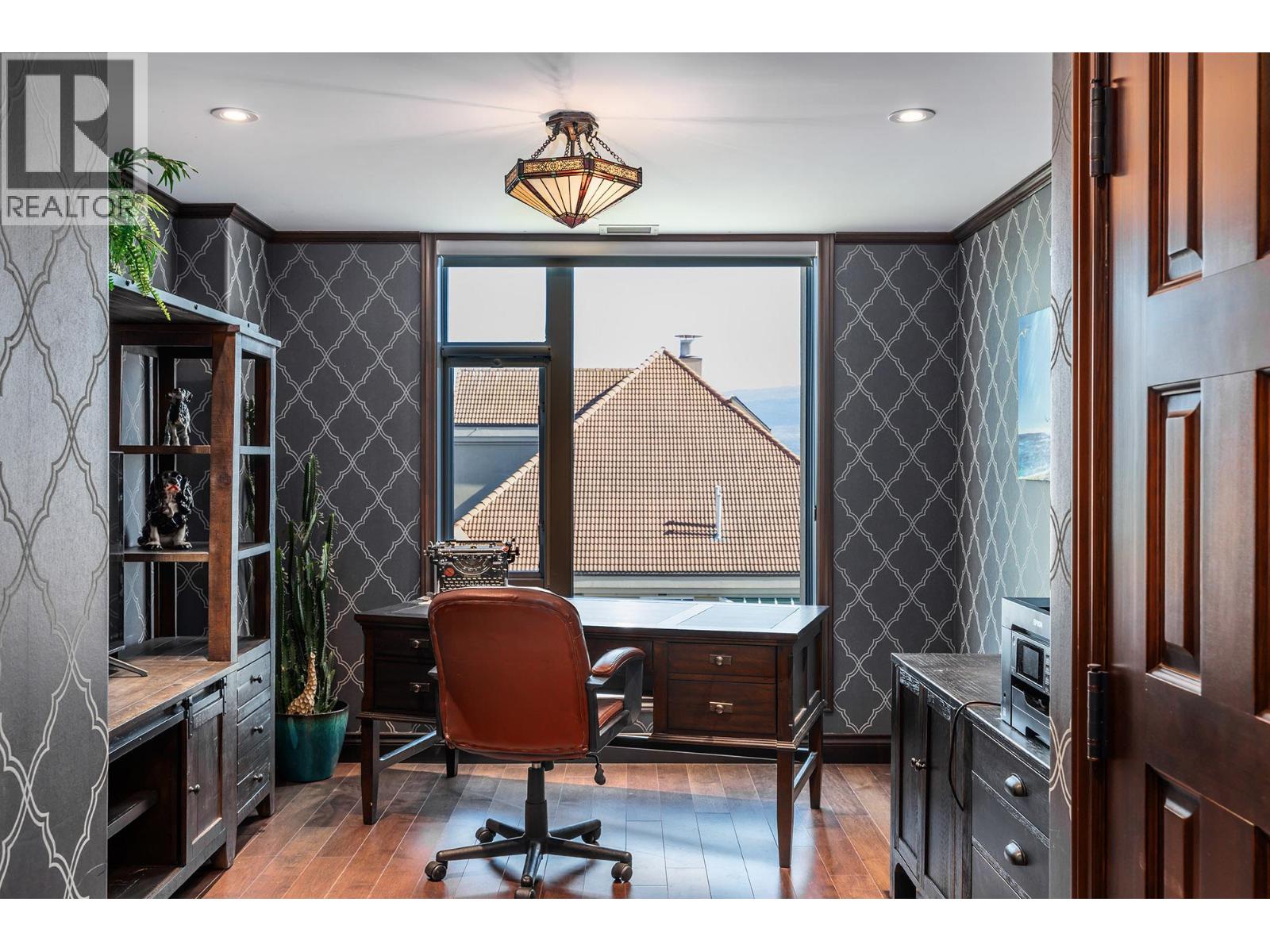 1128 Sunset Drive Unit# 1702, Kelowna