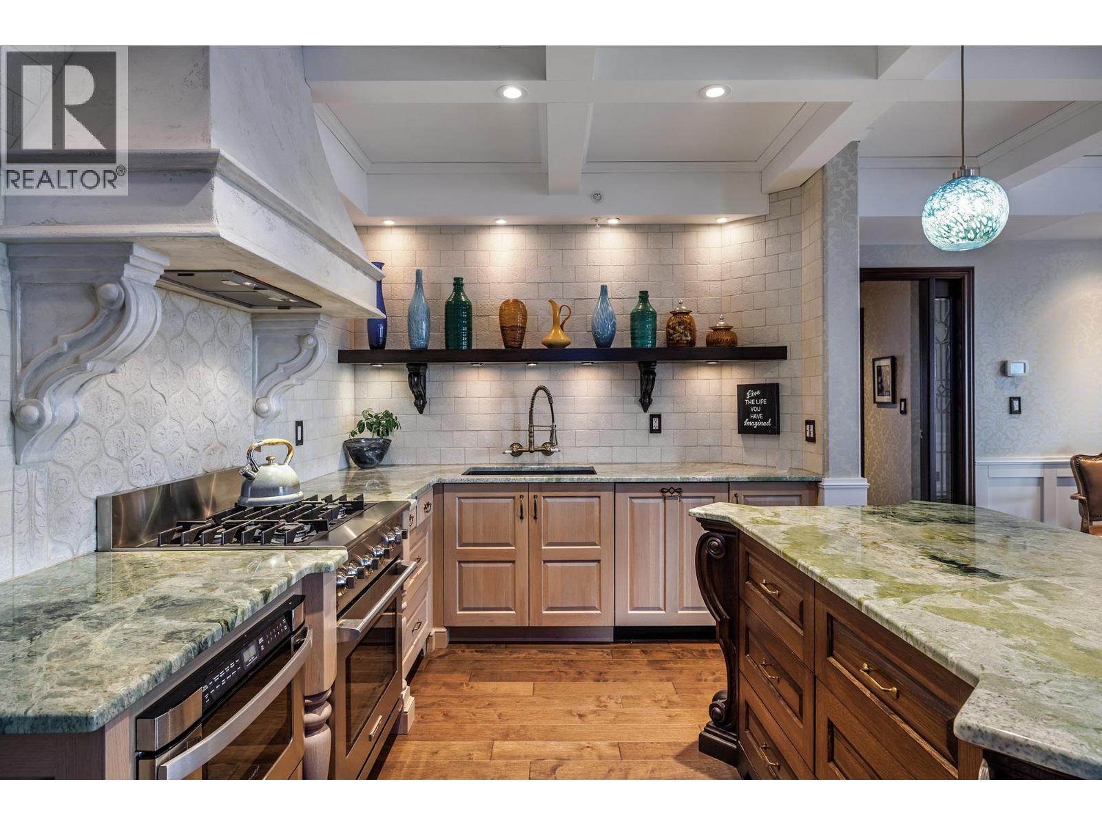 1128 Sunset Drive Unit# 1702, Kelowna