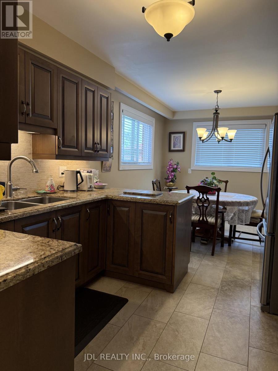 Photo of 28 Orangewood Crescent
