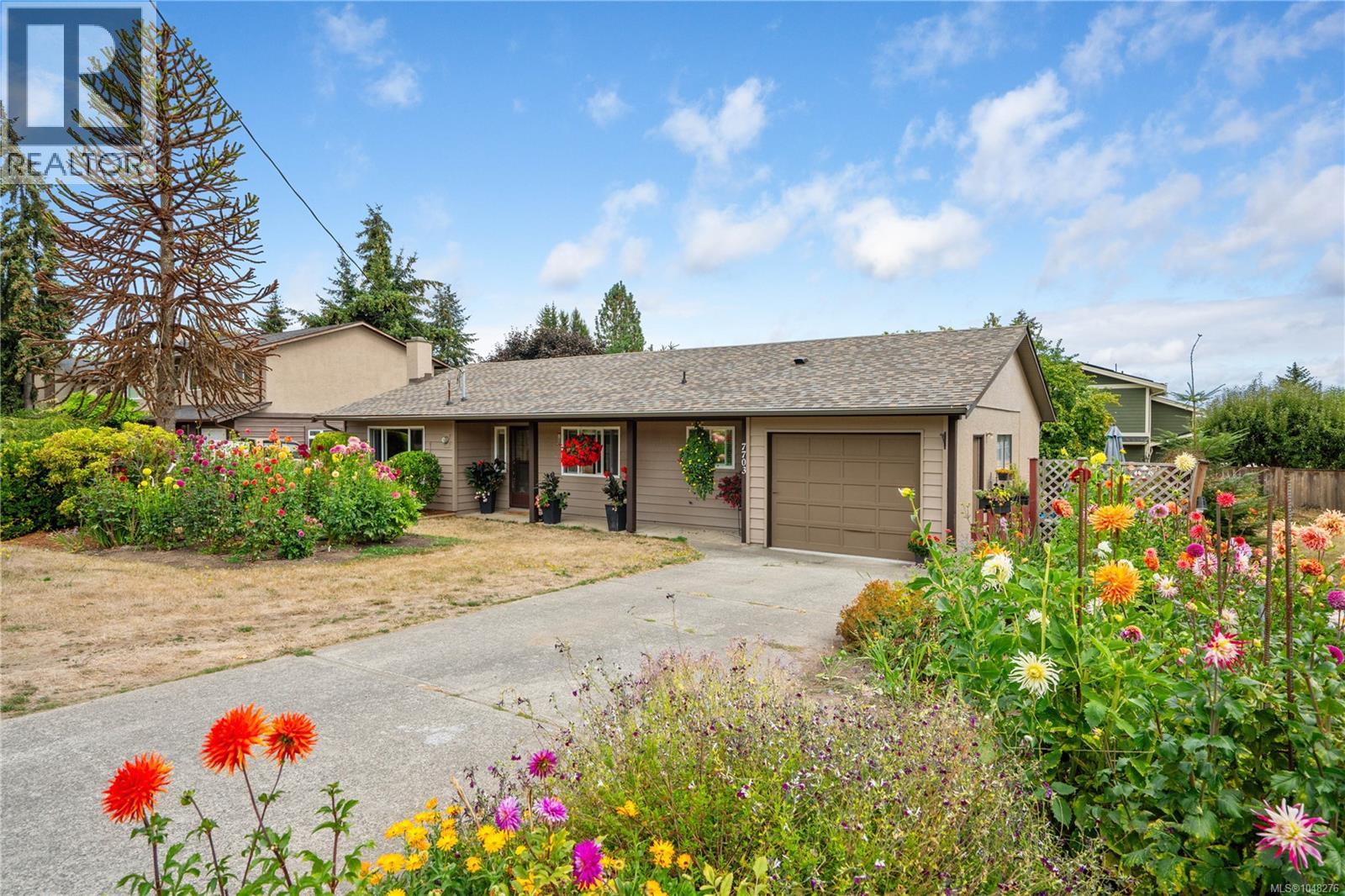 7703 Wallace Dr, Central Saanich