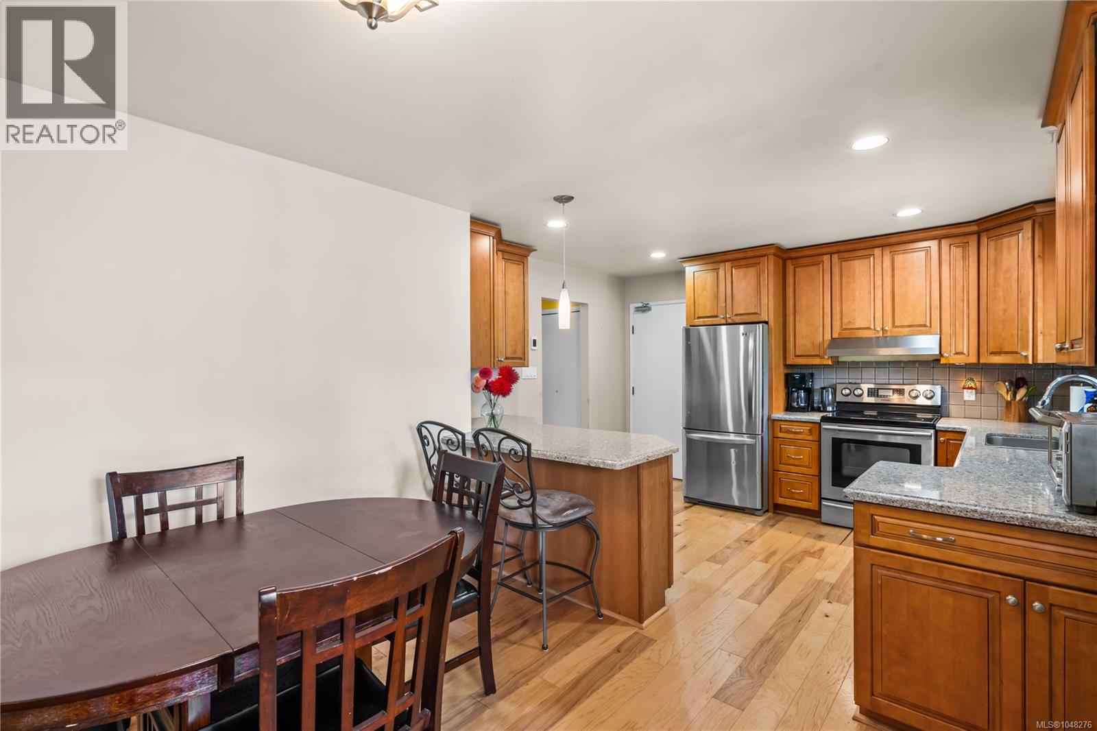 7703 Wallace Dr, Central Saanich