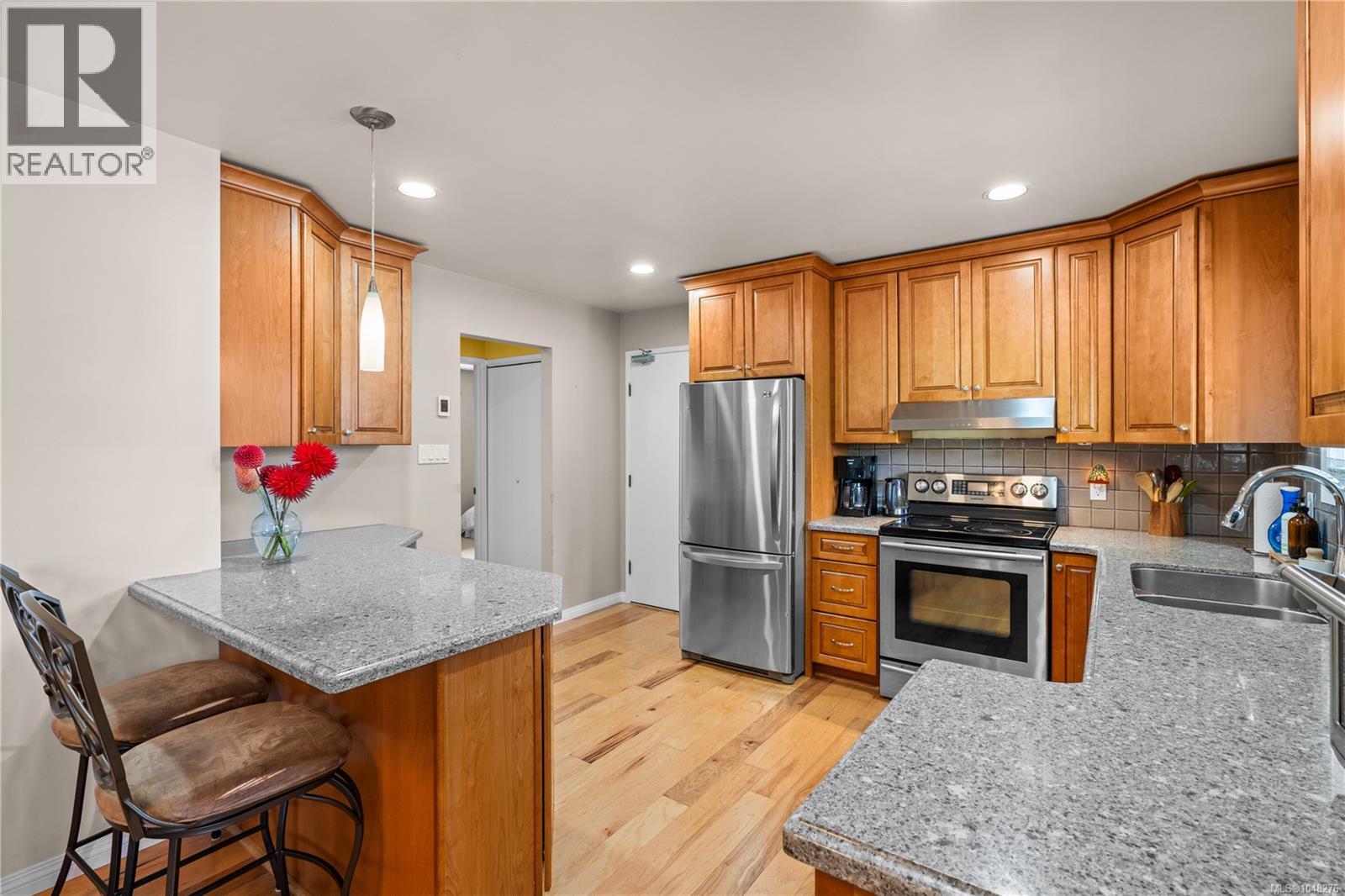 7703 Wallace Dr, Central Saanich