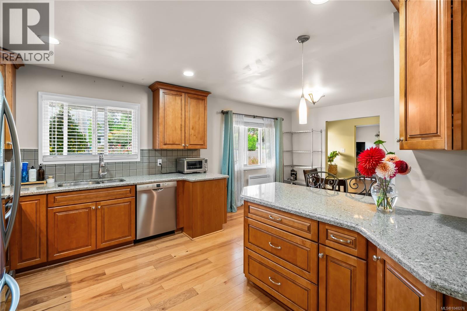 7703 Wallace Dr, Central Saanich