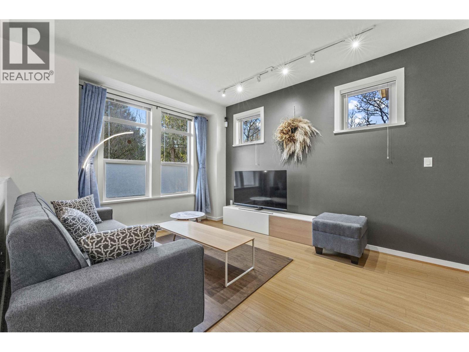 #15 5771 IRMIN Street, Burnaby, British Columbia, V5J0C5, Burnaby, British Columbia — photo 3 of 5