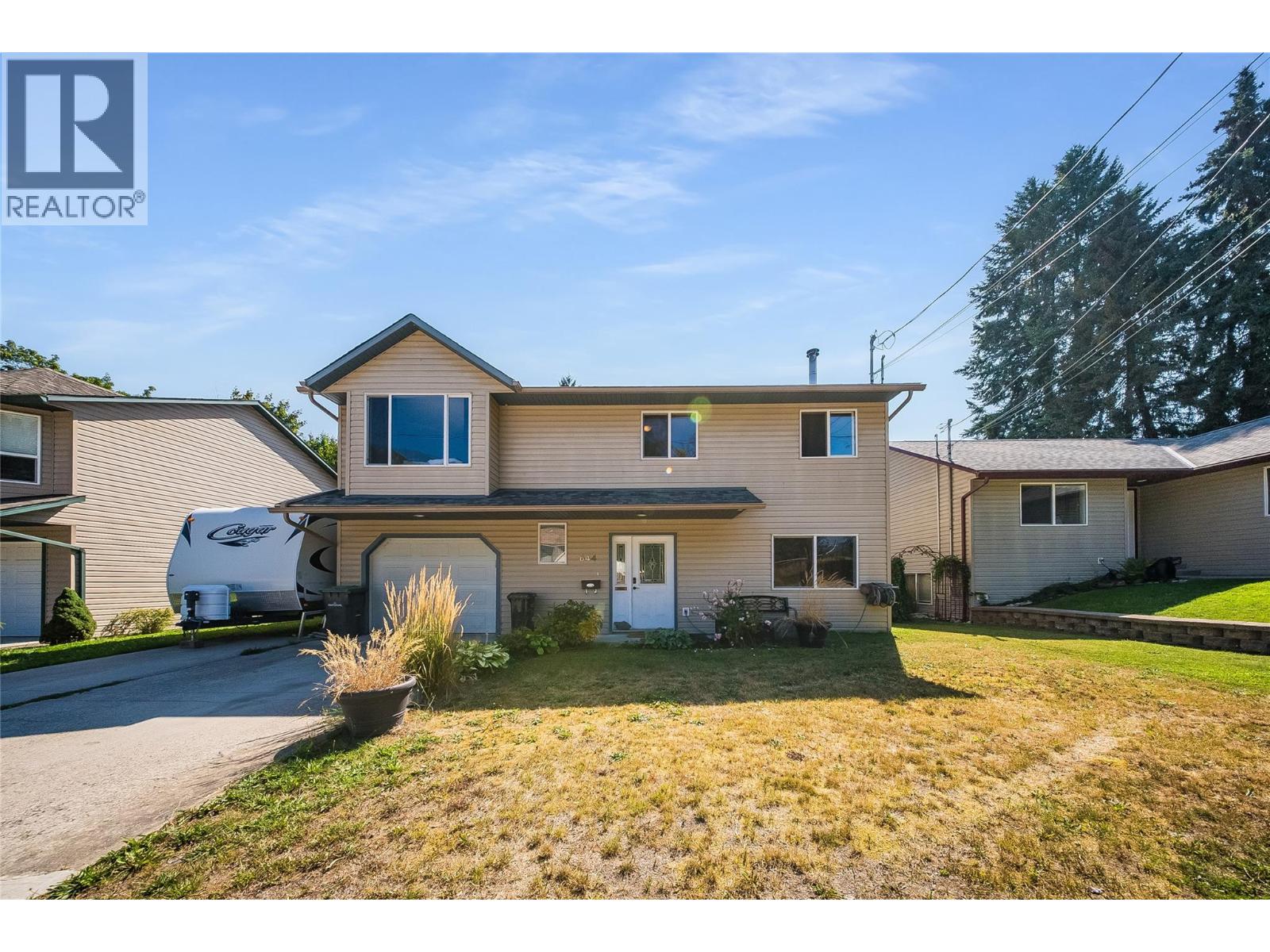 644 8th Street, Castlegar, British Columbia, V1N4X1, Castlegar, British Columbia — photo 4 of 5