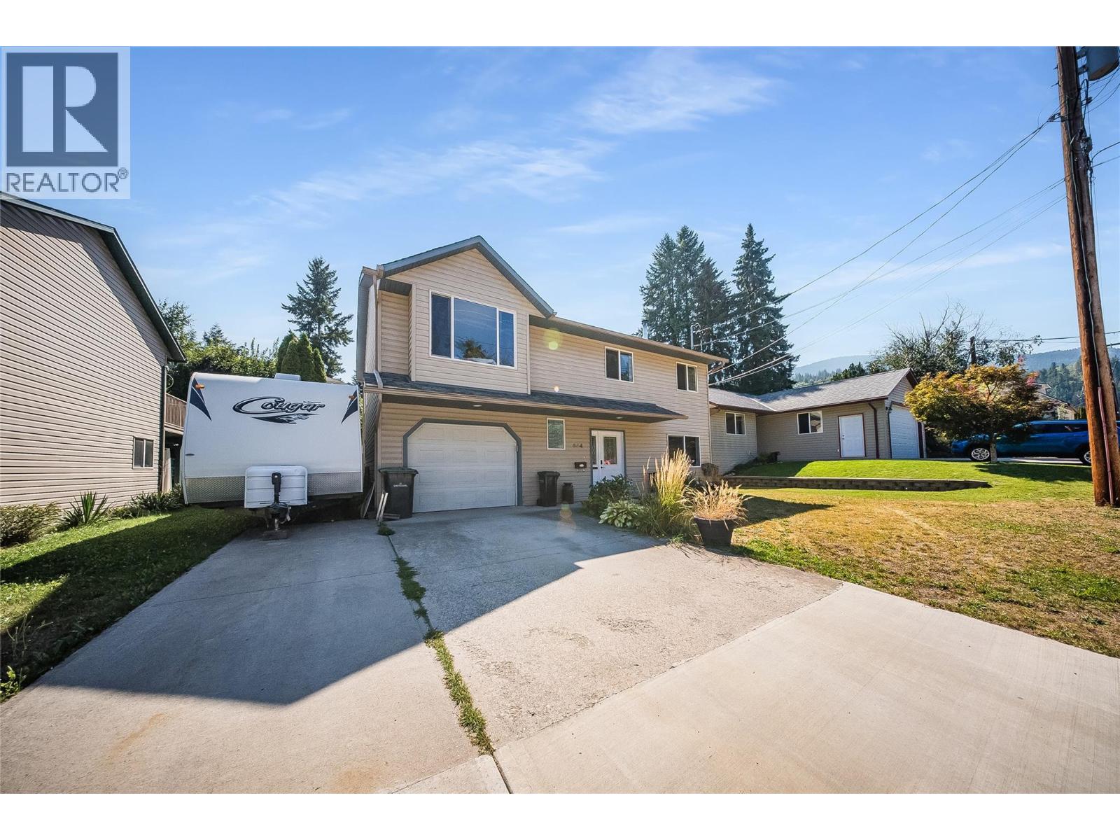 644 8th Street, Castlegar, British Columbia, V1N4X1, Castlegar, British Columbia — photo 5 of 5