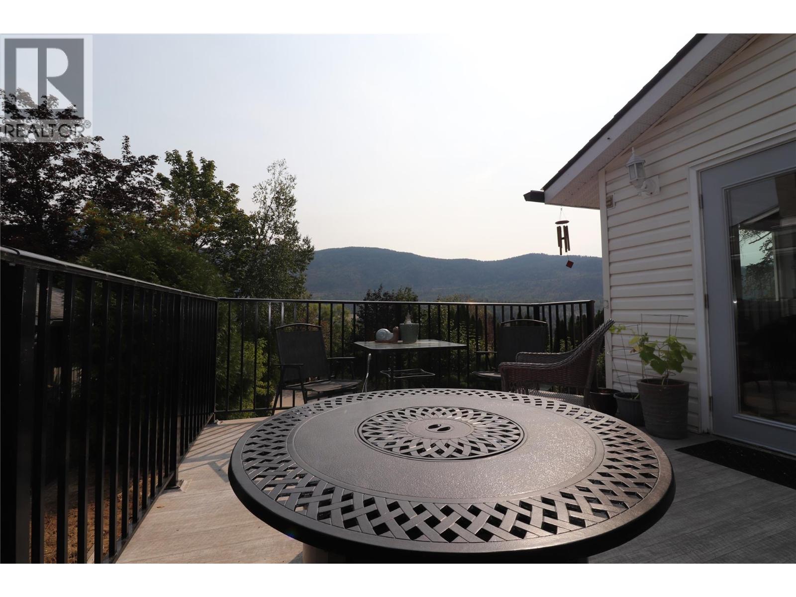3702 9TH Avenue, Castlegar, British Columbia, V1N3T2, Castlegar, British Columbia — photo 3 of 5