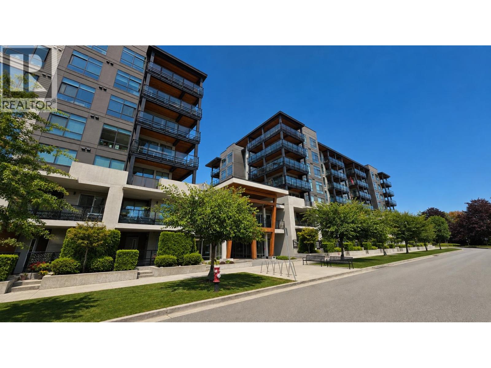 #502 128 8TH Street, North Vancouver, British Columbia, V7L1Y7, North Vancouver, British Columbia — photo 4 of 5