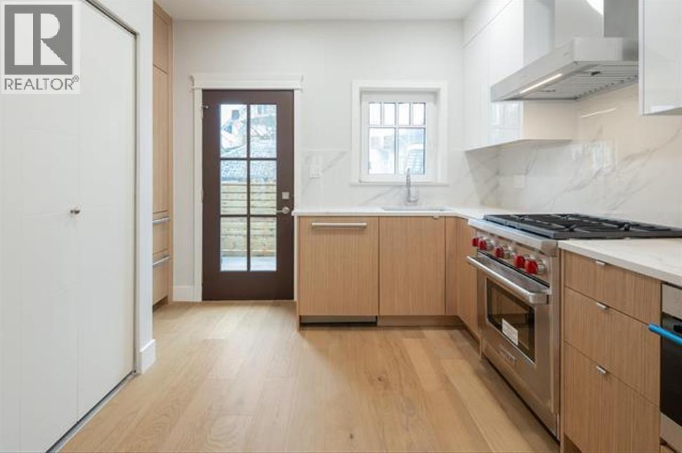 815 15TH Avenue, Vancouver, British Columbia, V5Z1R8, Vancouver, British Columbia — photo 3 of 5