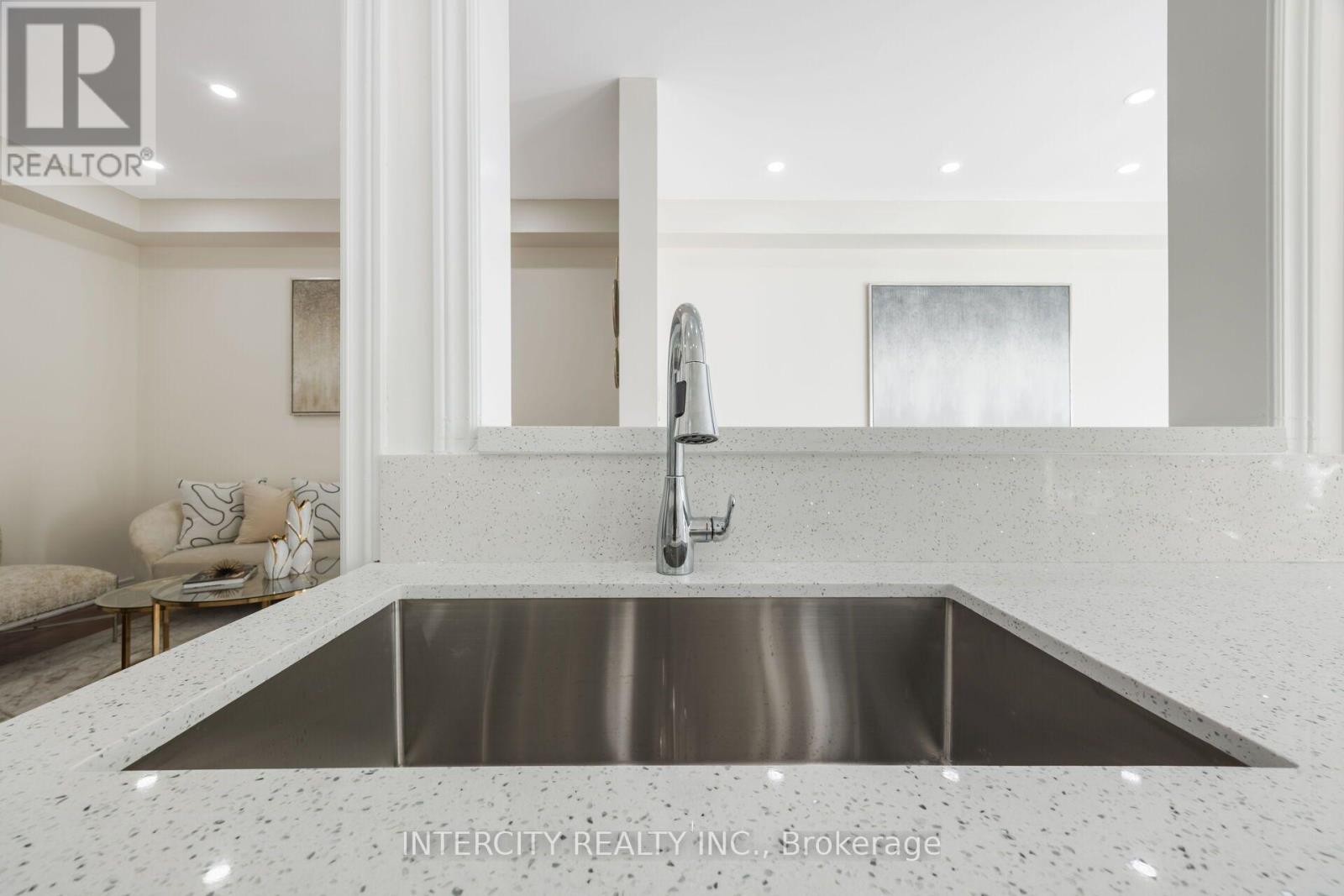 50 ROYAL VISTA ROAD - 23