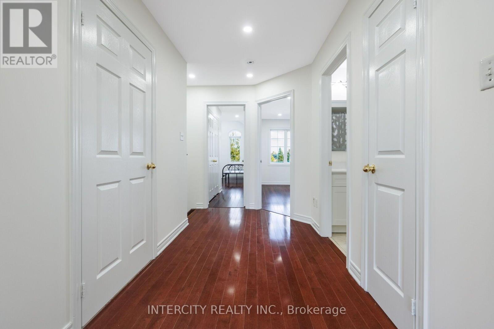 50 ROYAL VISTA ROAD - 32