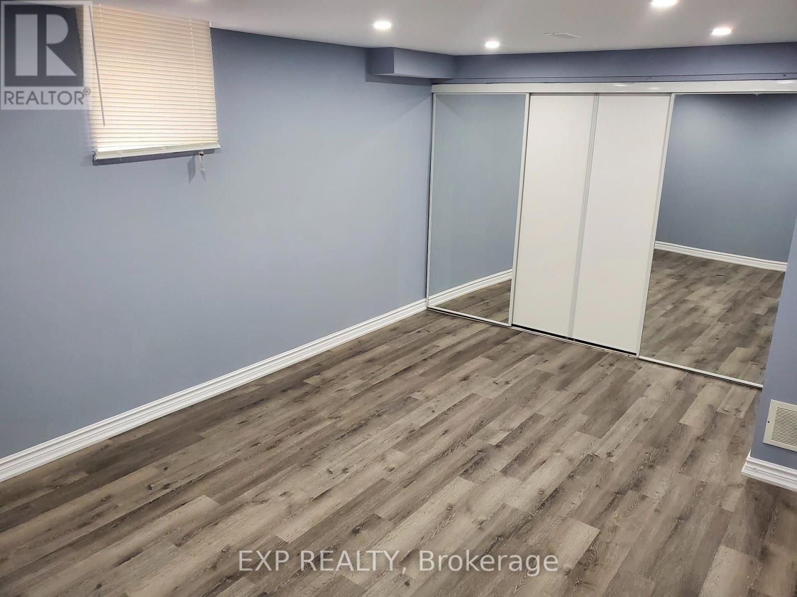 48 HOWELL STREET - 36