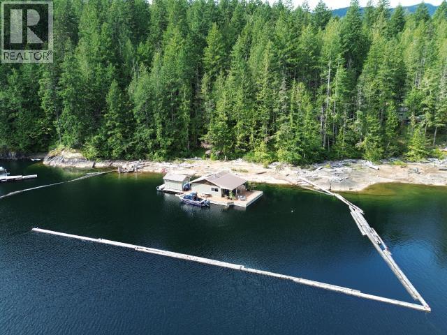 9402 POWELL LAKE, Powell River, British Columbia, Powell River, British Columbia — photo 3 of 5