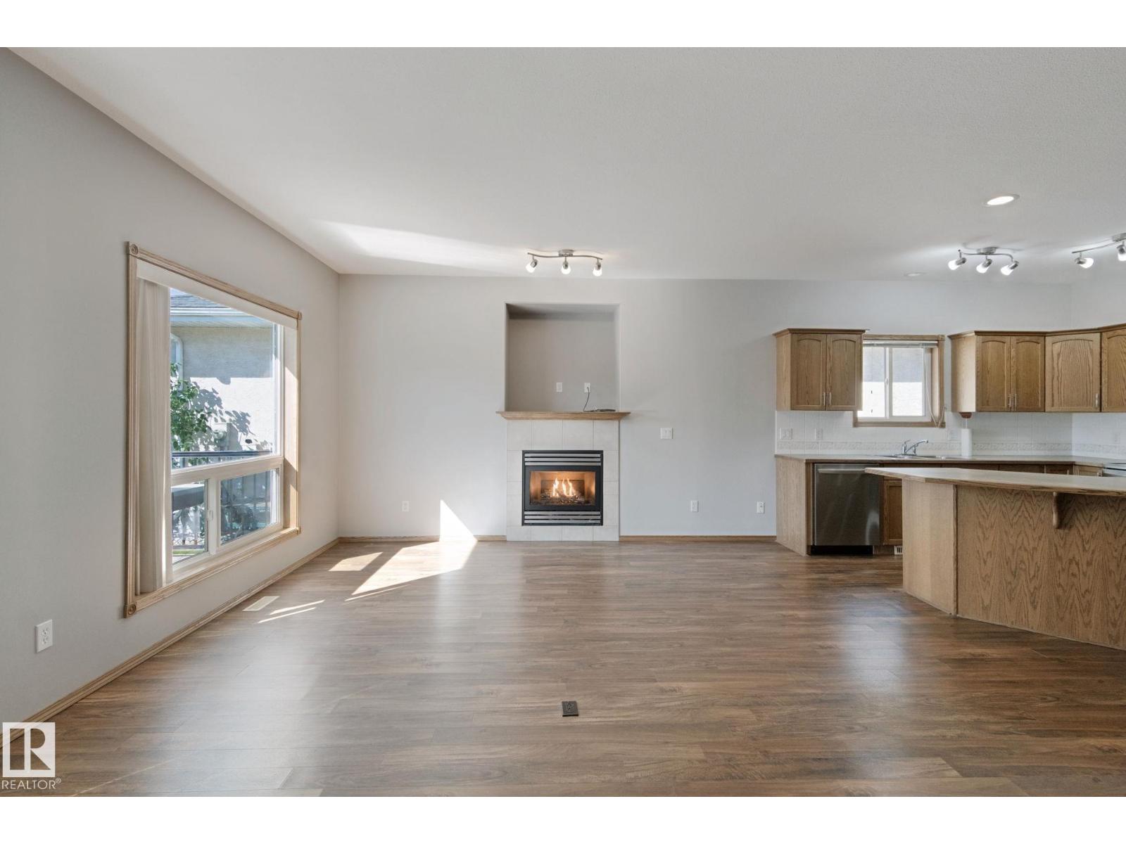 #2 9 Deer Park DR S - 16