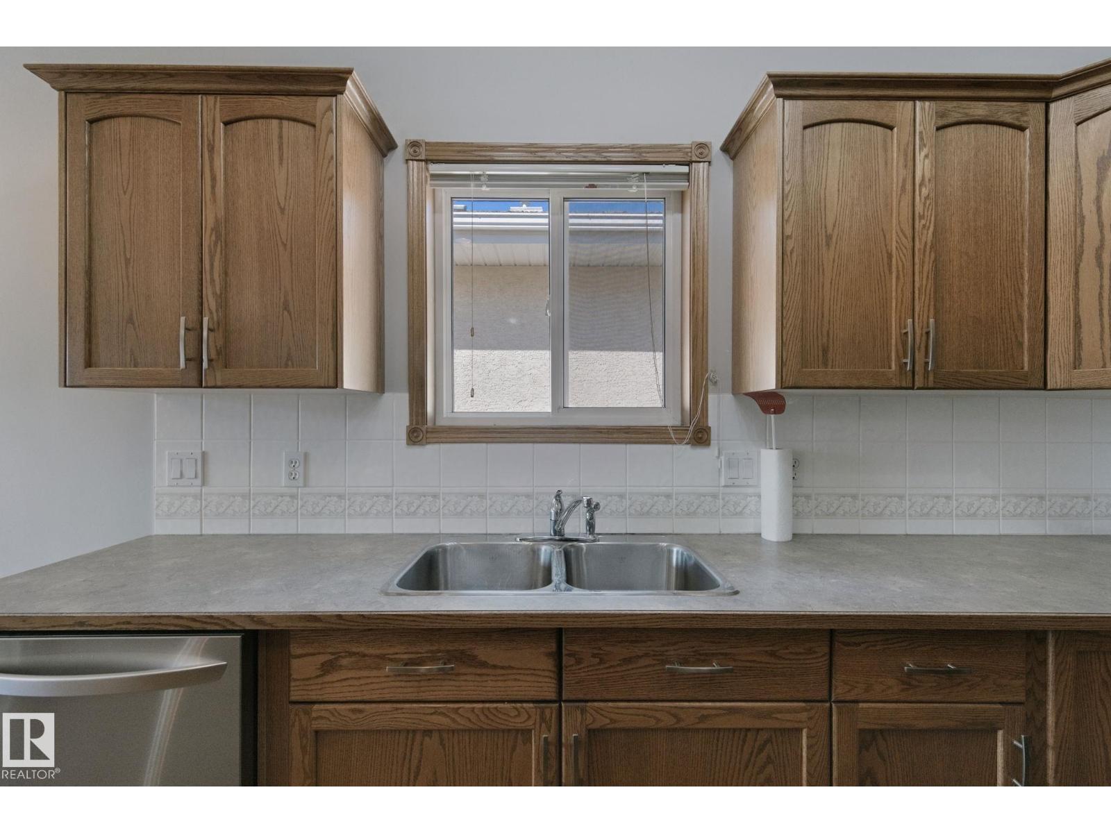 #2 9 Deer Park DR S - 9