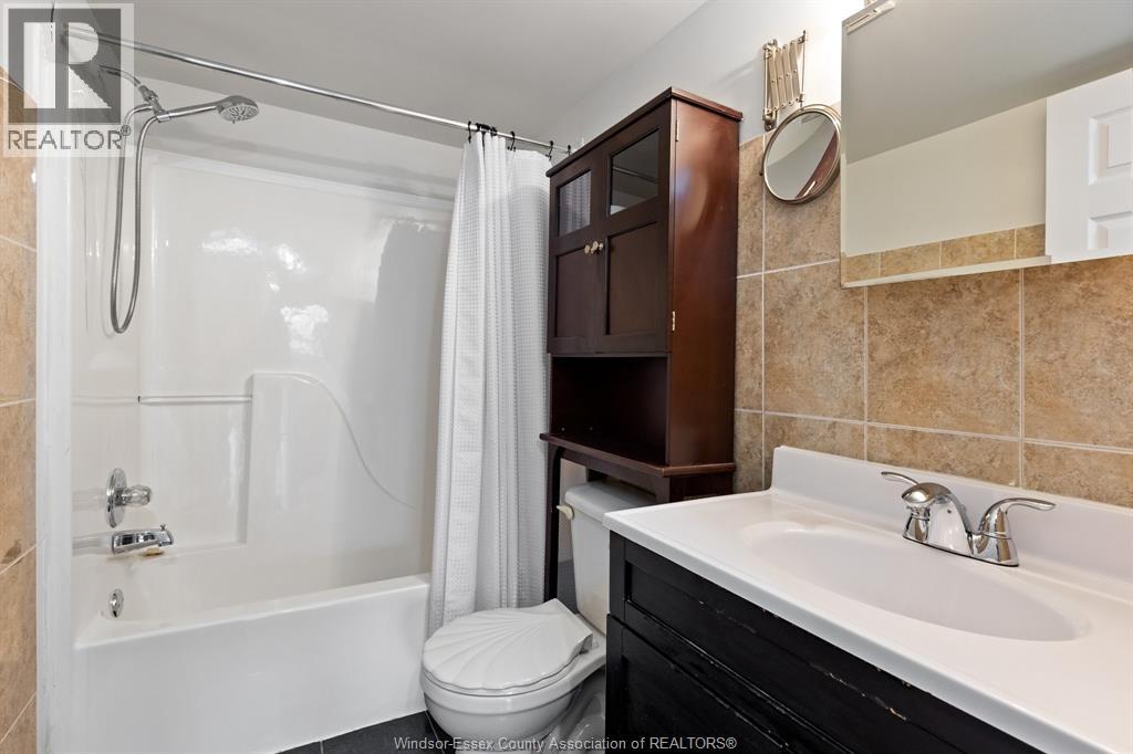 #413 3000 SANDWICH Street East, Windsor, Ontario, N9C4G3, Windsor, Ontario — photo 4 of 5