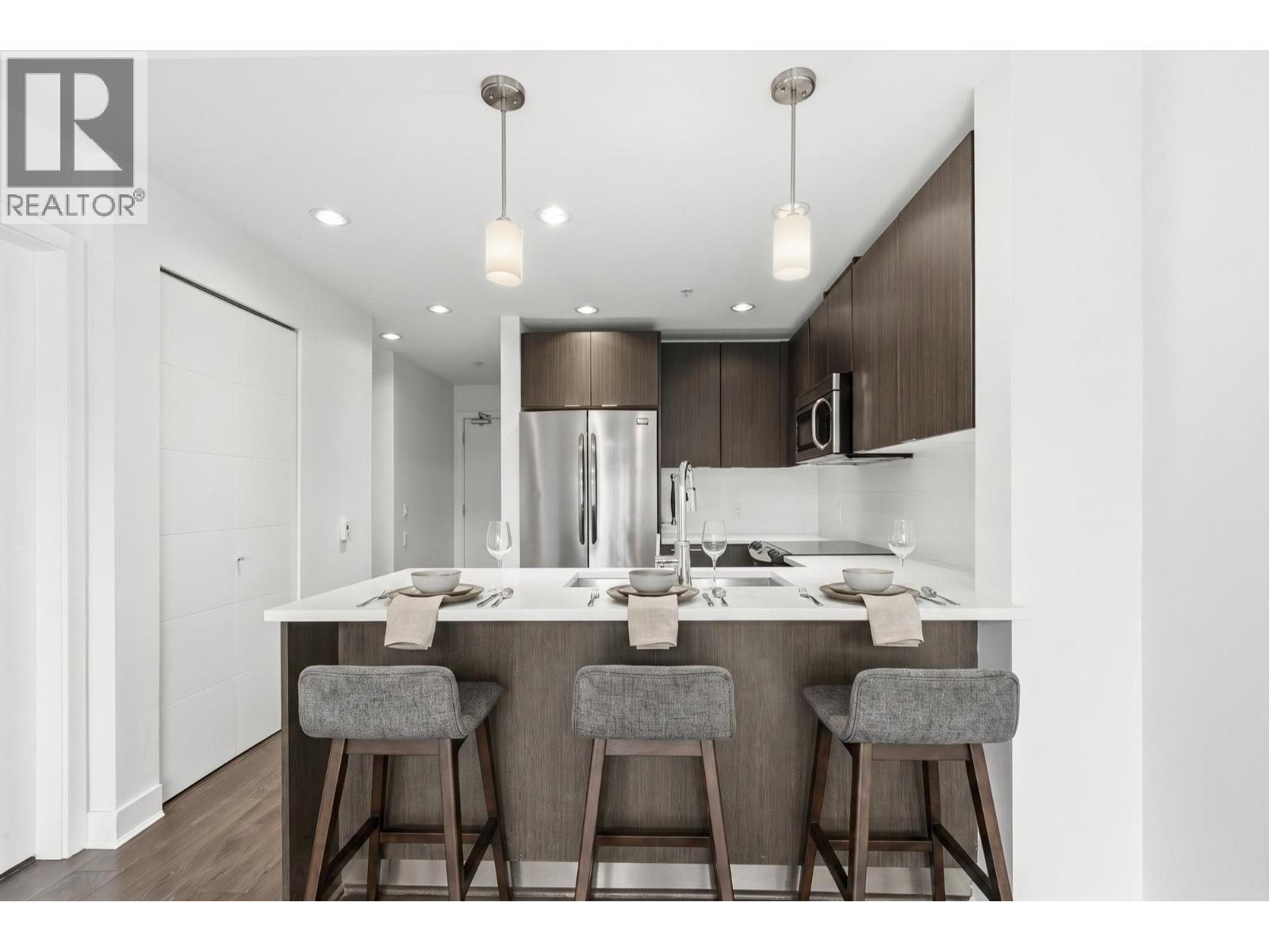511 733 W 3RD STREET, North Vancouver — photo 8