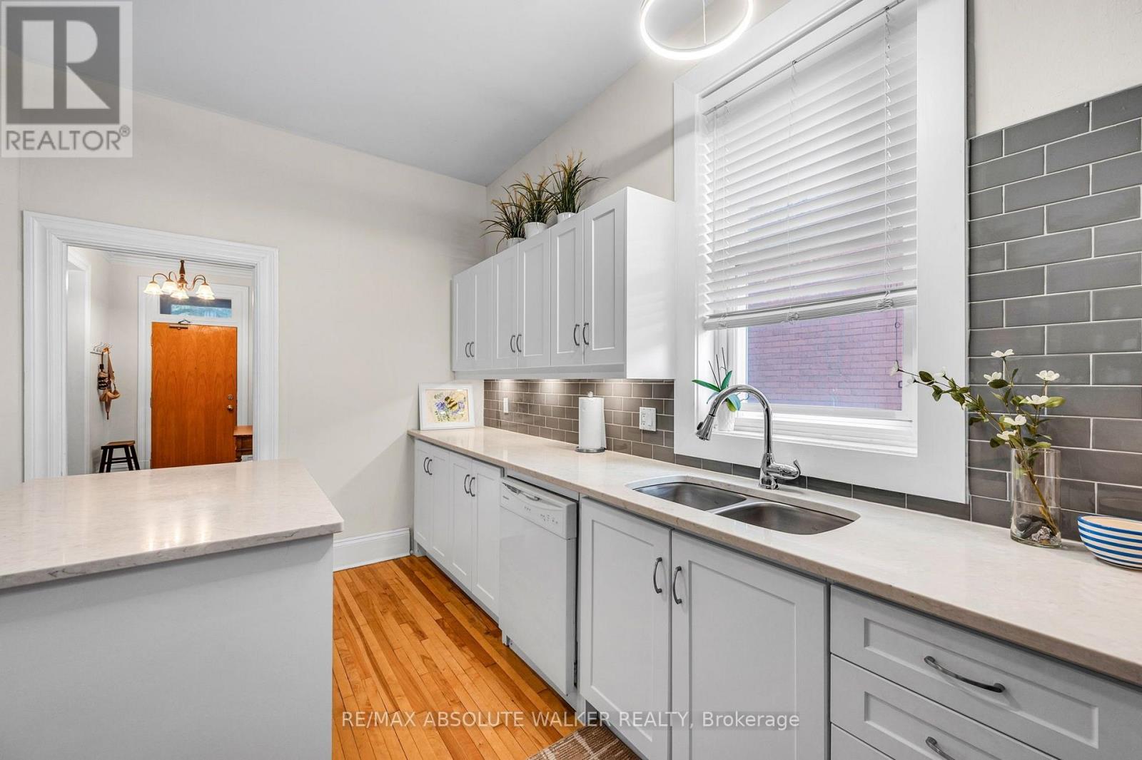 120 STRATHCONA AVENUE - 41