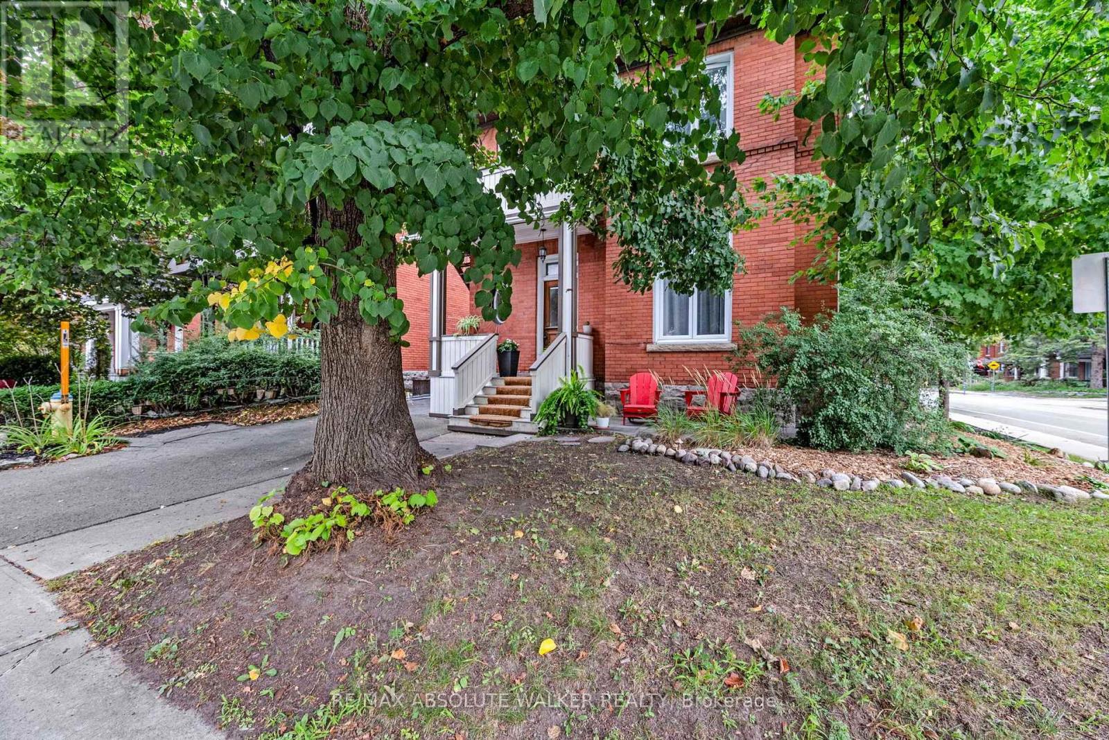 120 STRATHCONA AVENUE - 7