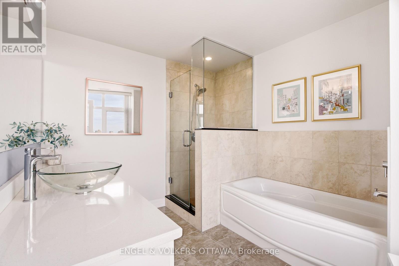 3 Bed, 2 Bath House for Sale in Ottawa – 1009 – 245 KENT STREET, Ottawa – MLS# X13739128 - Image 25