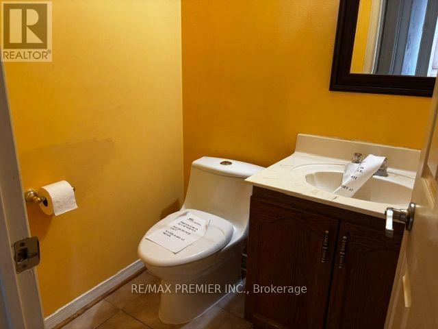 4464 Stonemill Court, Mississauga (East Credit), Ontario, L5V1E5, Mississauga (East Credit), Ontario — photo 4 of 5