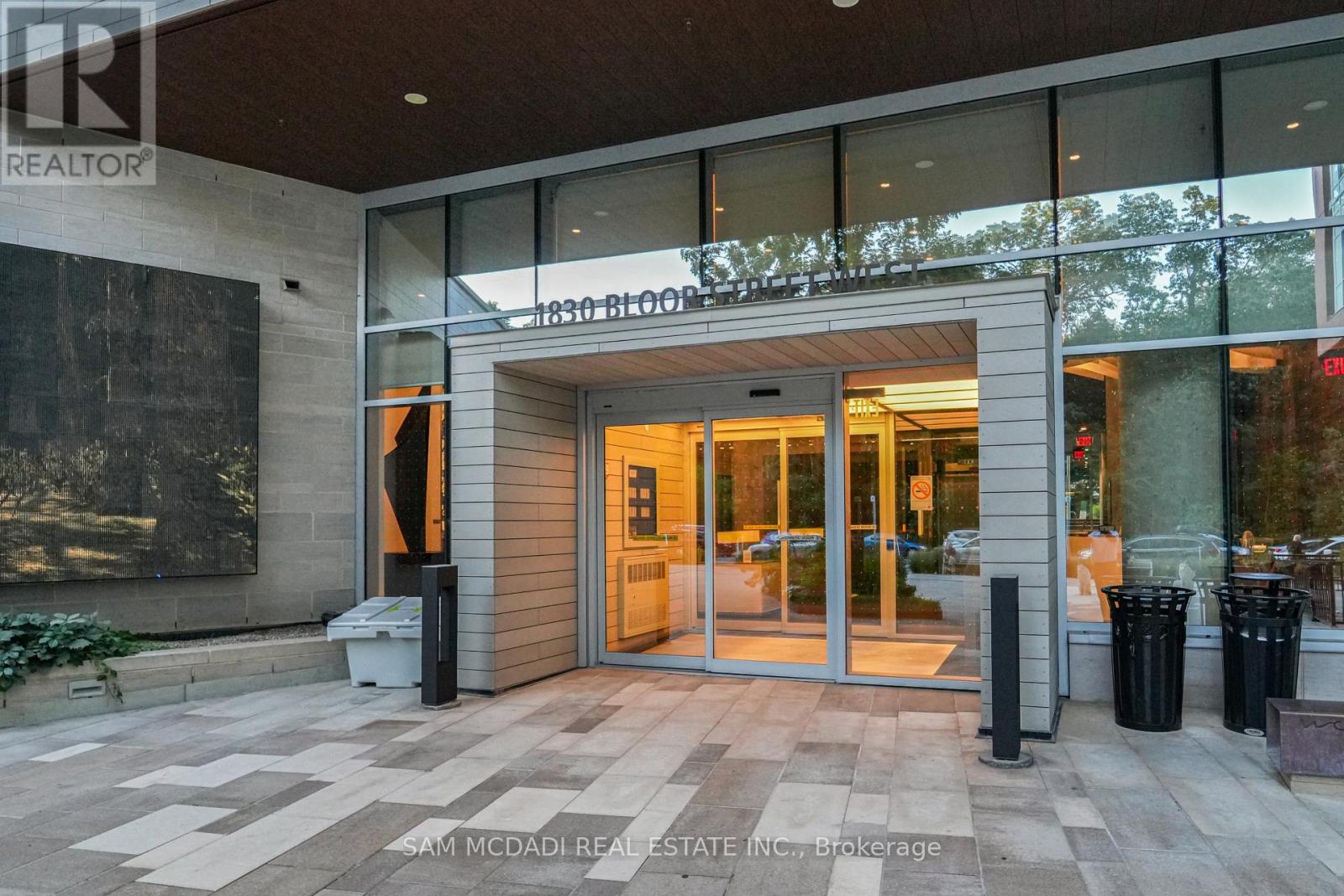 #817 1830 Bloor Street West, Toronto (High Park North), Ontario, M6P0A2, Toronto (High Park North), Ontario — photo 3 of 5