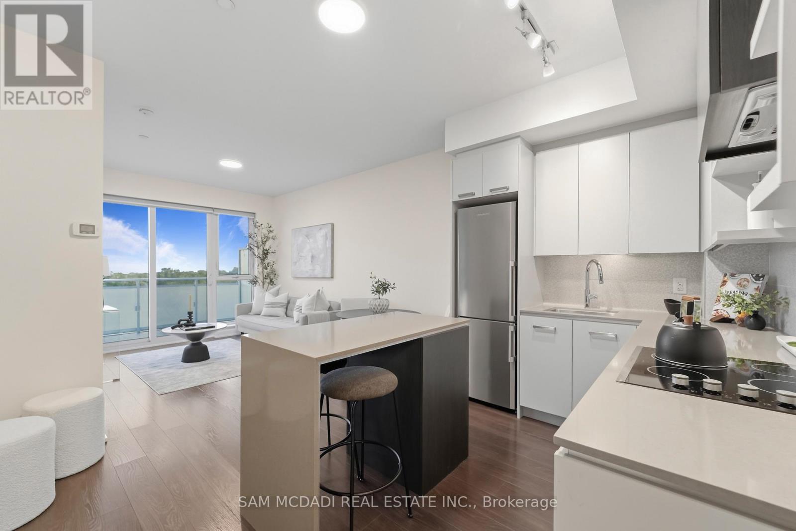#817 1830 Bloor Street West, Toronto (High Park North), Ontario, M6P0A2, Toronto (High Park North), Ontario — photo 4 of 5