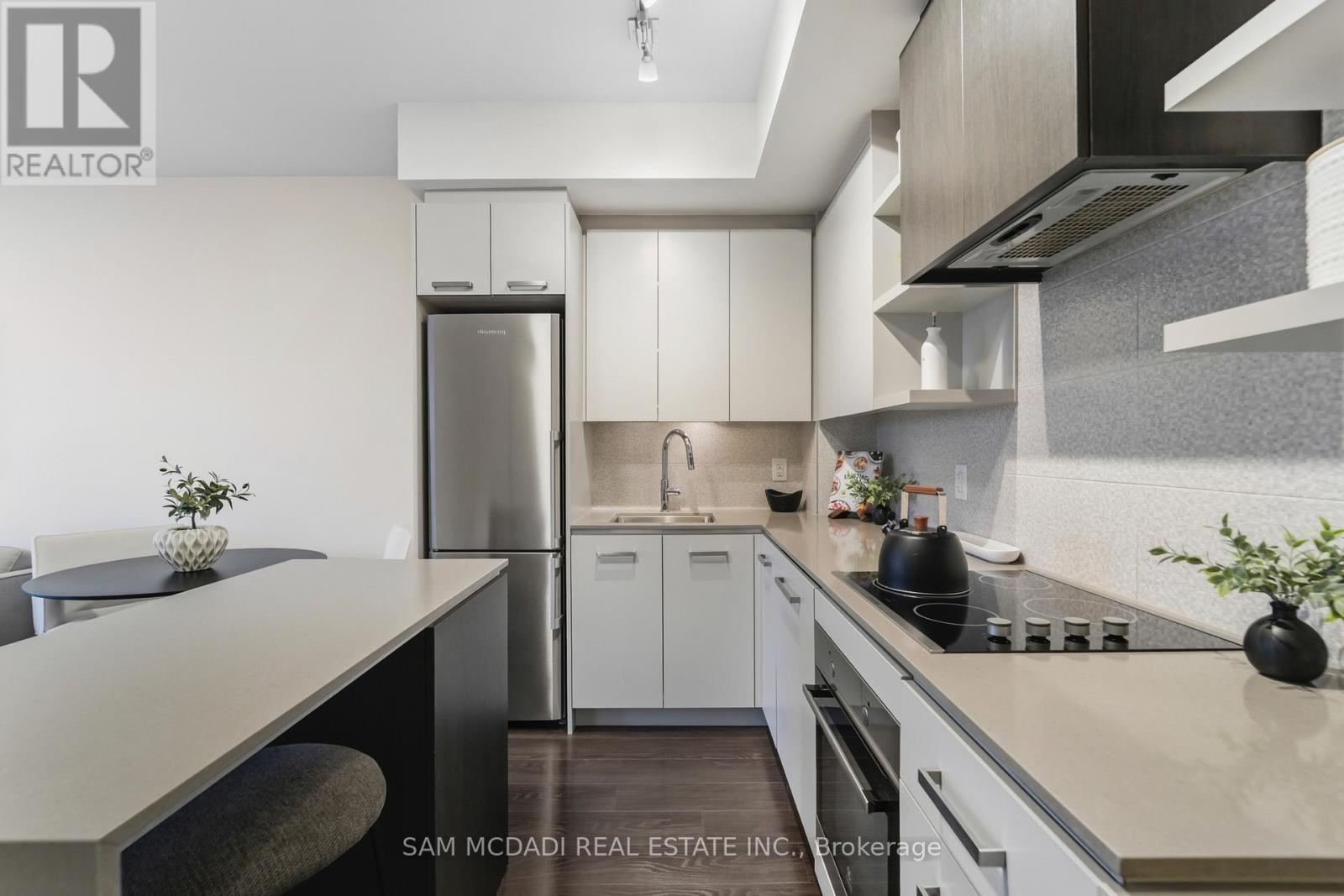 #817 1830 Bloor Street West, Toronto (High Park North), Ontario, M6P0A2, Toronto (High Park North), Ontario — photo 5 of 5