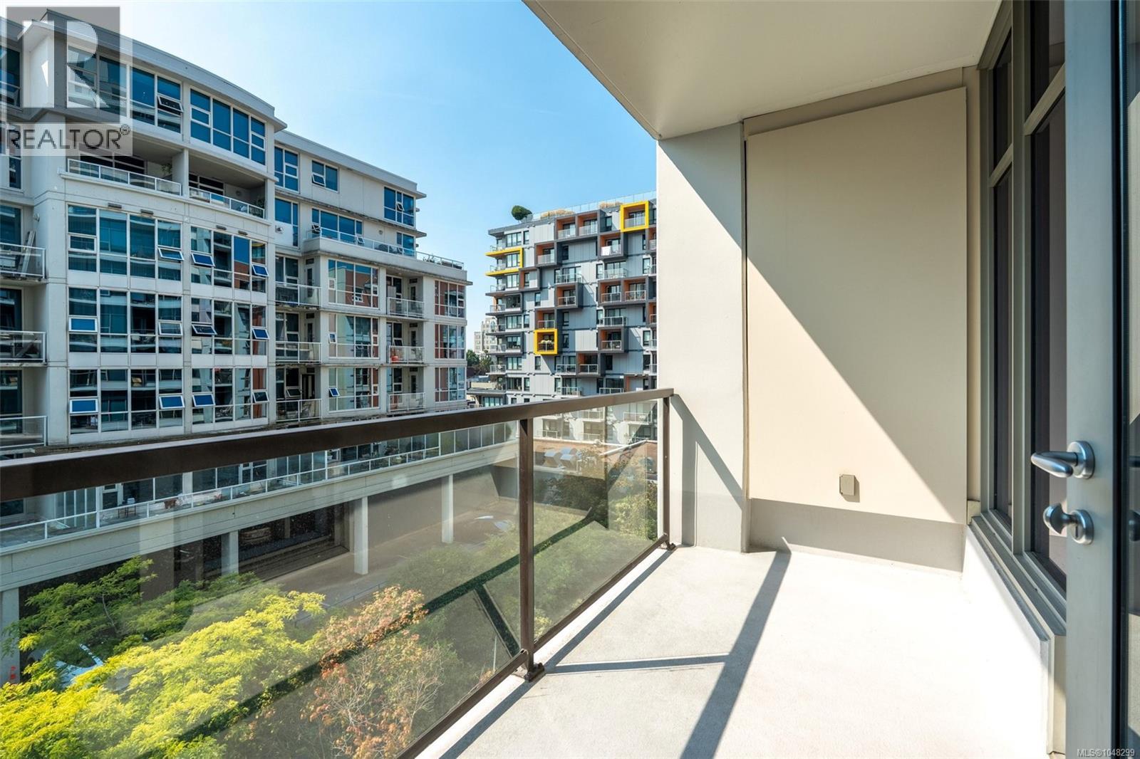 401 845 Yates Street, Victoria