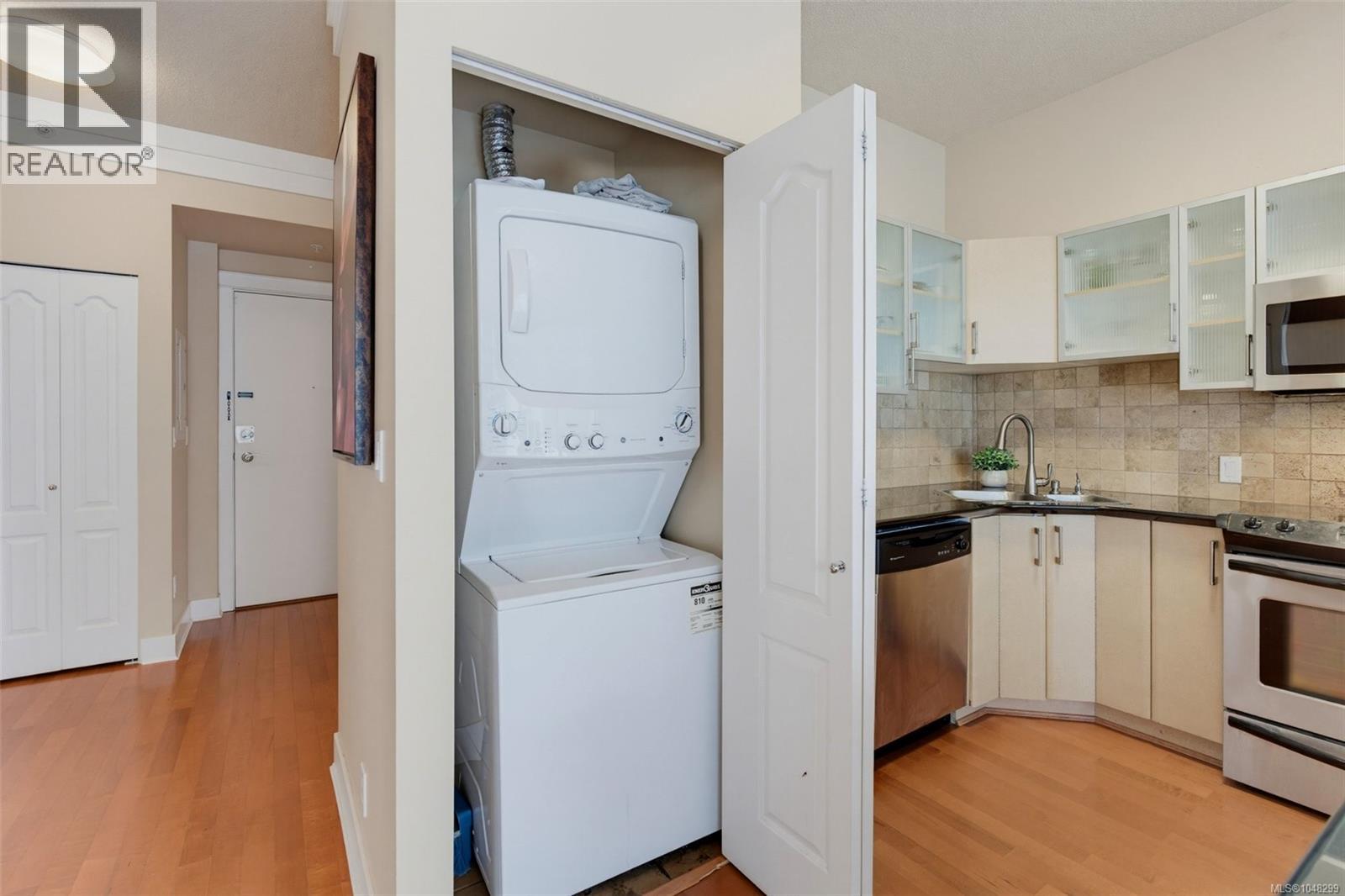 401 845 Yates Street, Victoria