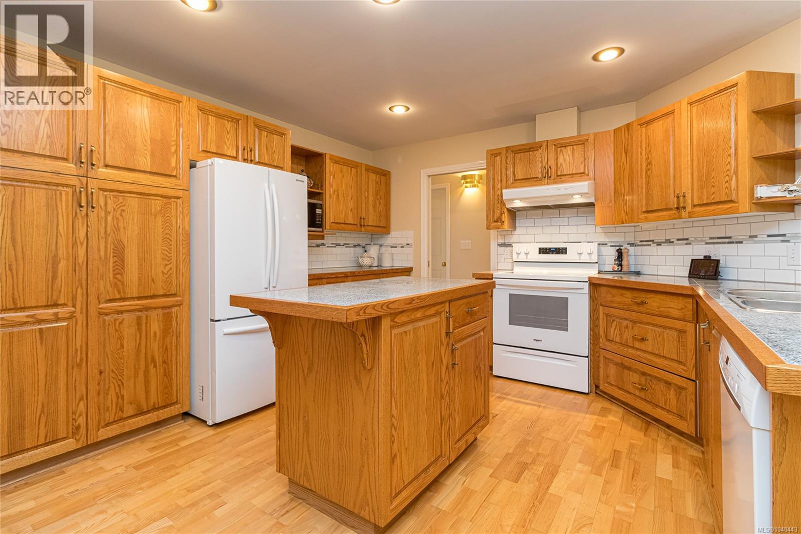  1567 Mayneview Terrace, North Saanich