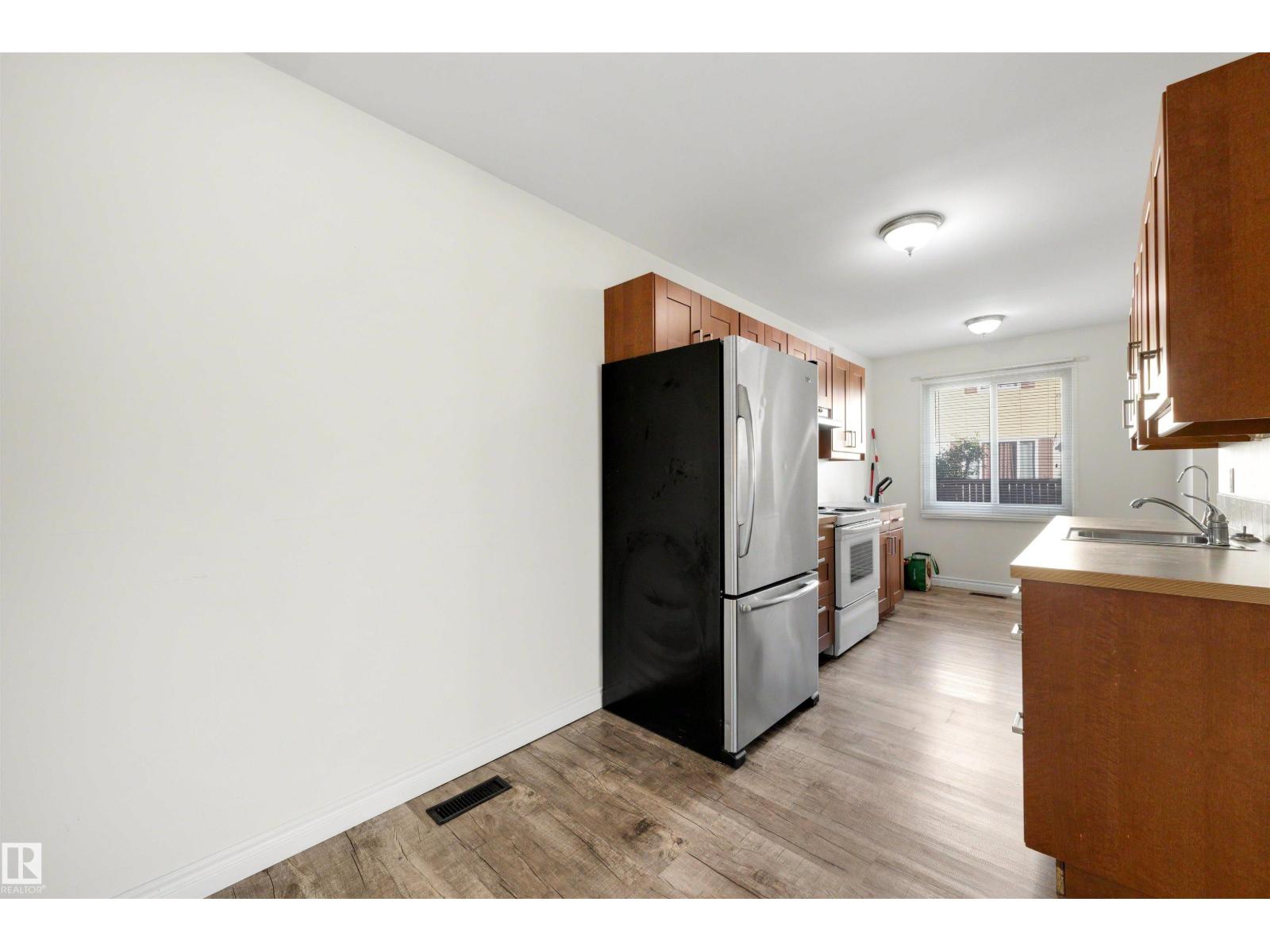 303 PRIMROSE GARDENS GD NW - 6