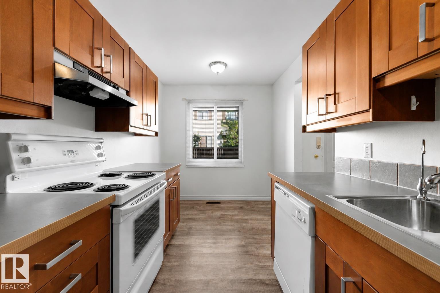 303 PRIMROSE GARDENS GD NW - 8