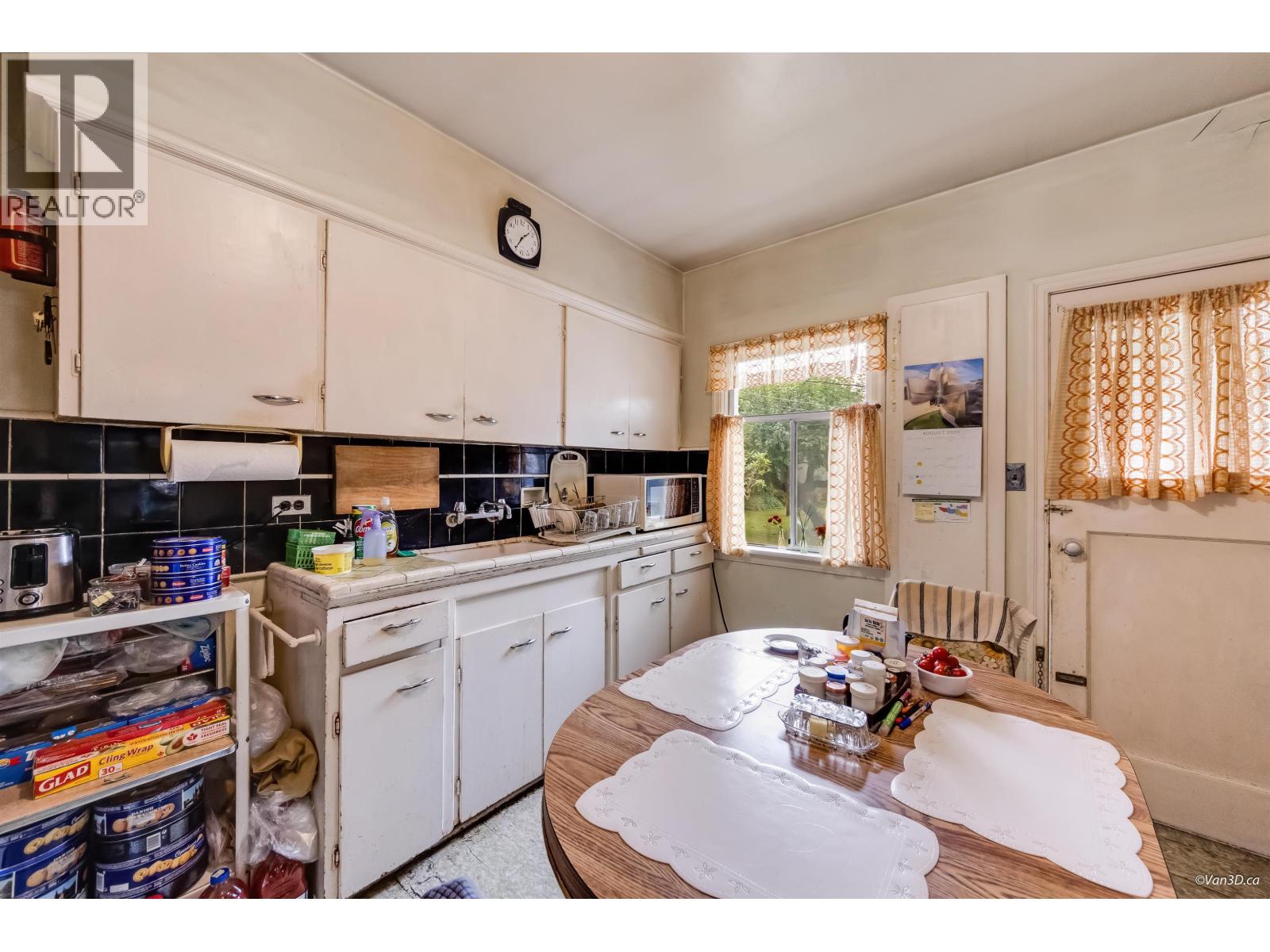 96 W 16TH AVENUE, Vancouver