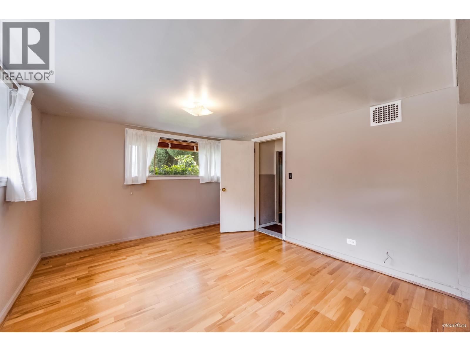 96 W 16TH AVENUE, Vancouver