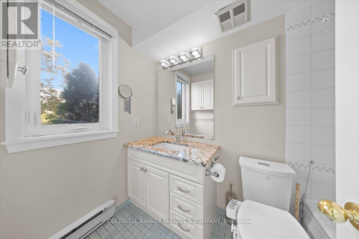 #205 939 NORTH RIVER ROAD - 28