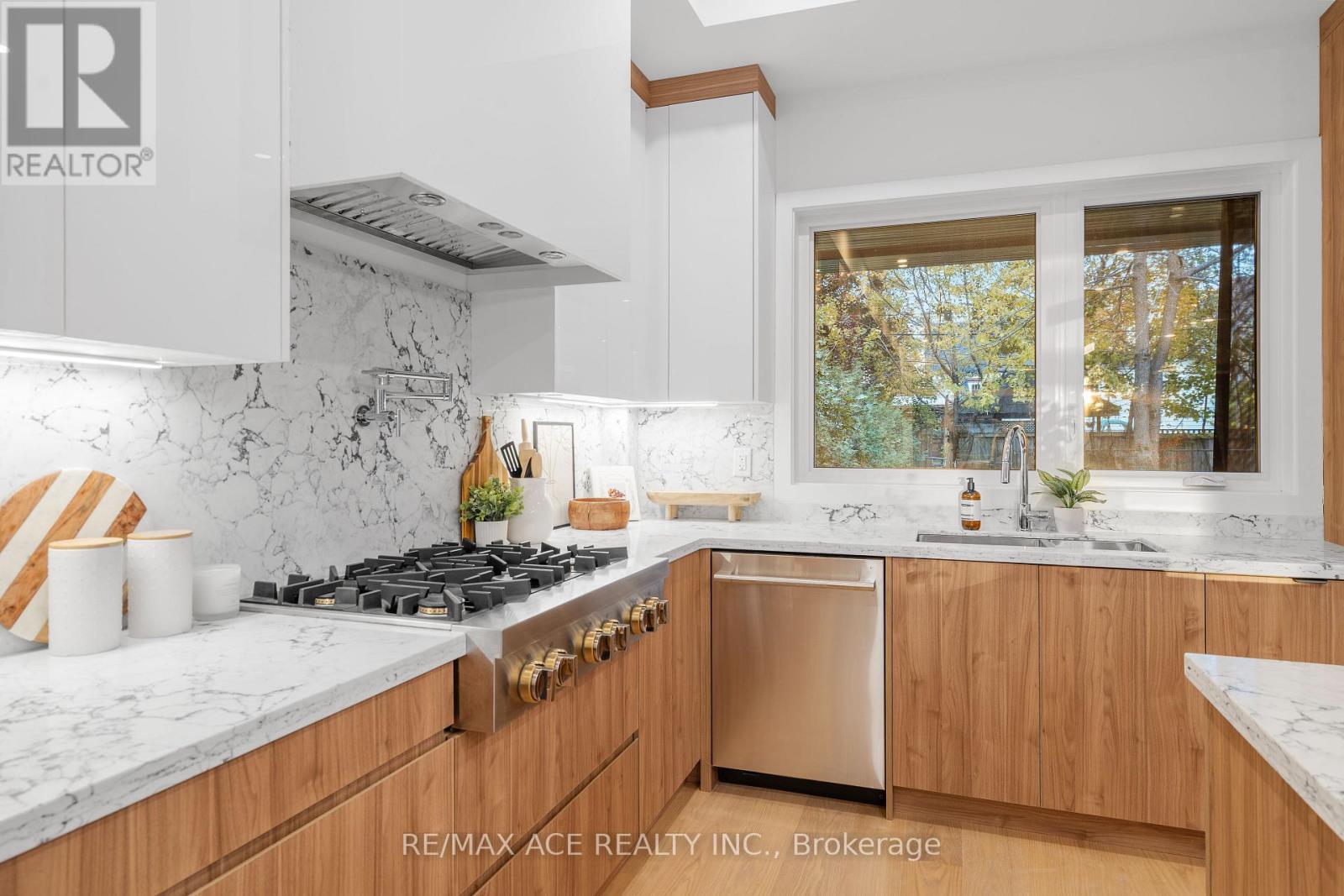 175 HAREWOOD AVENUE - 12
