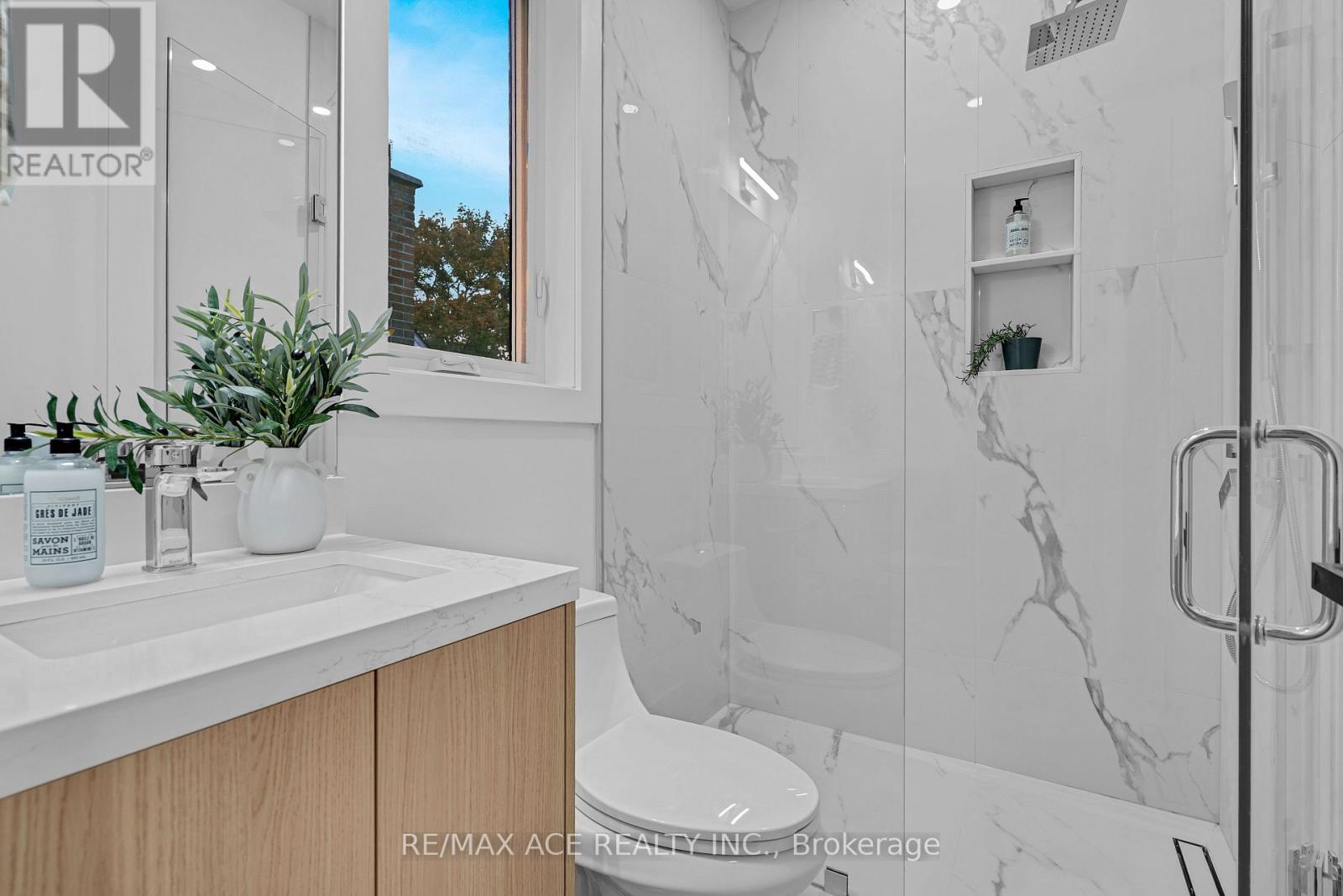 175 HAREWOOD AVENUE - 33