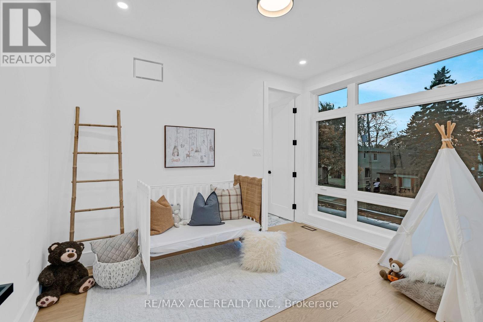 175 HAREWOOD AVENUE - 37
