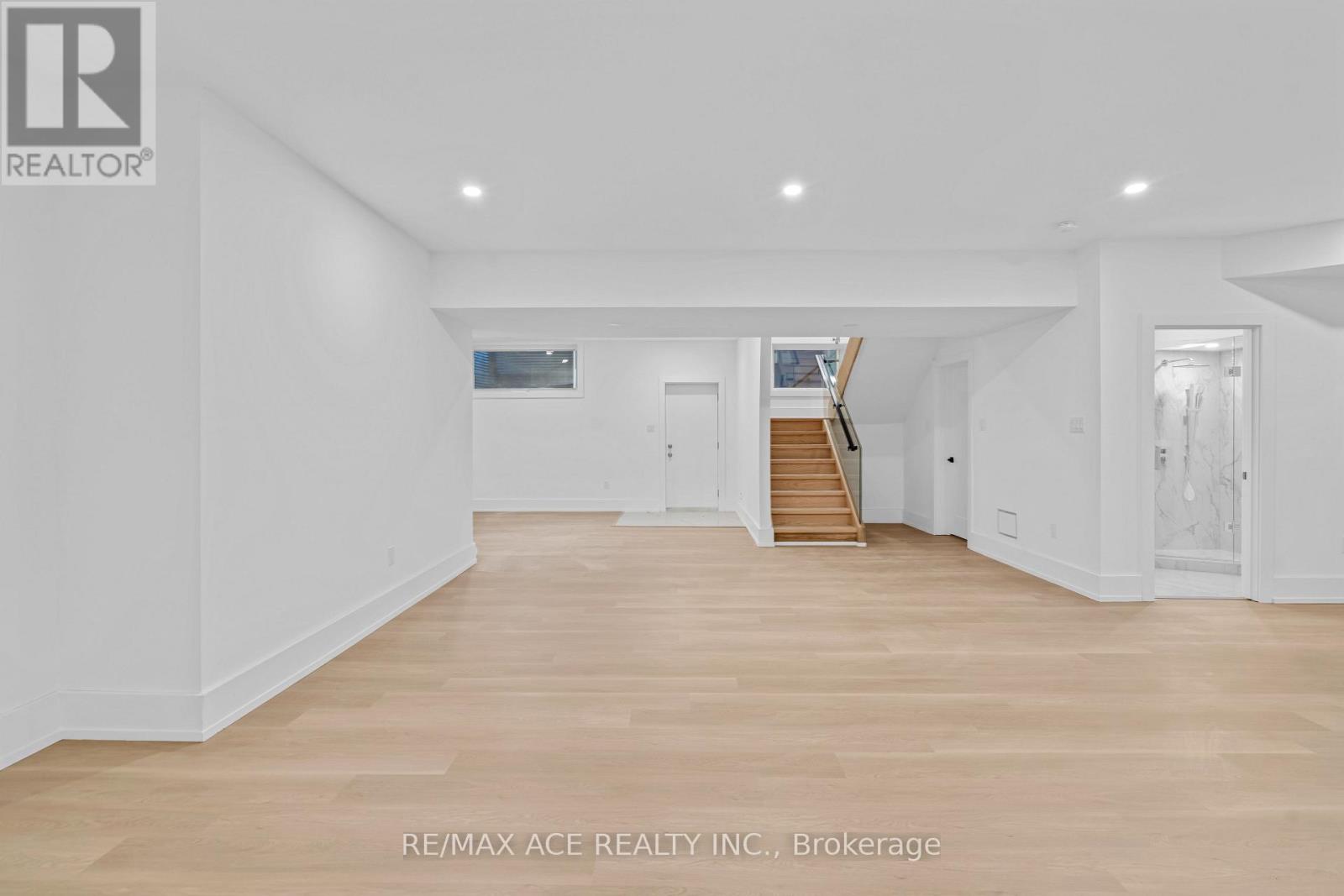 175 HAREWOOD AVENUE - 44