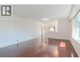 1352 E 16th Street, North Vancouver, BC V7J1L4 Photo 6