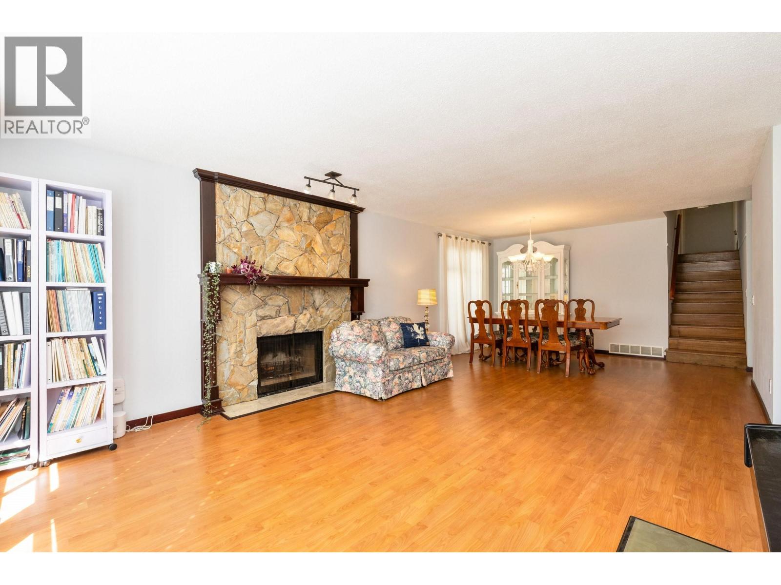 22687 KENDRICK Loop, Maple Ridge, British Columbia, V2X8Y9, Maple Ridge, British Columbia — photo 4 of 5