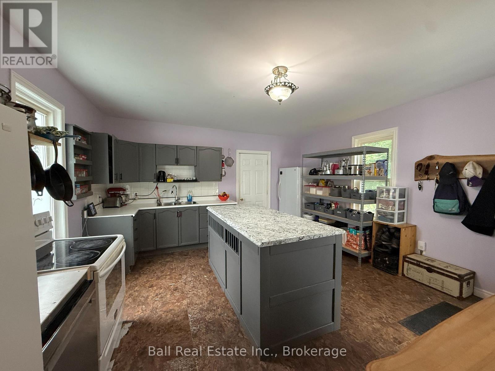 22 OAK STREET - Image 18