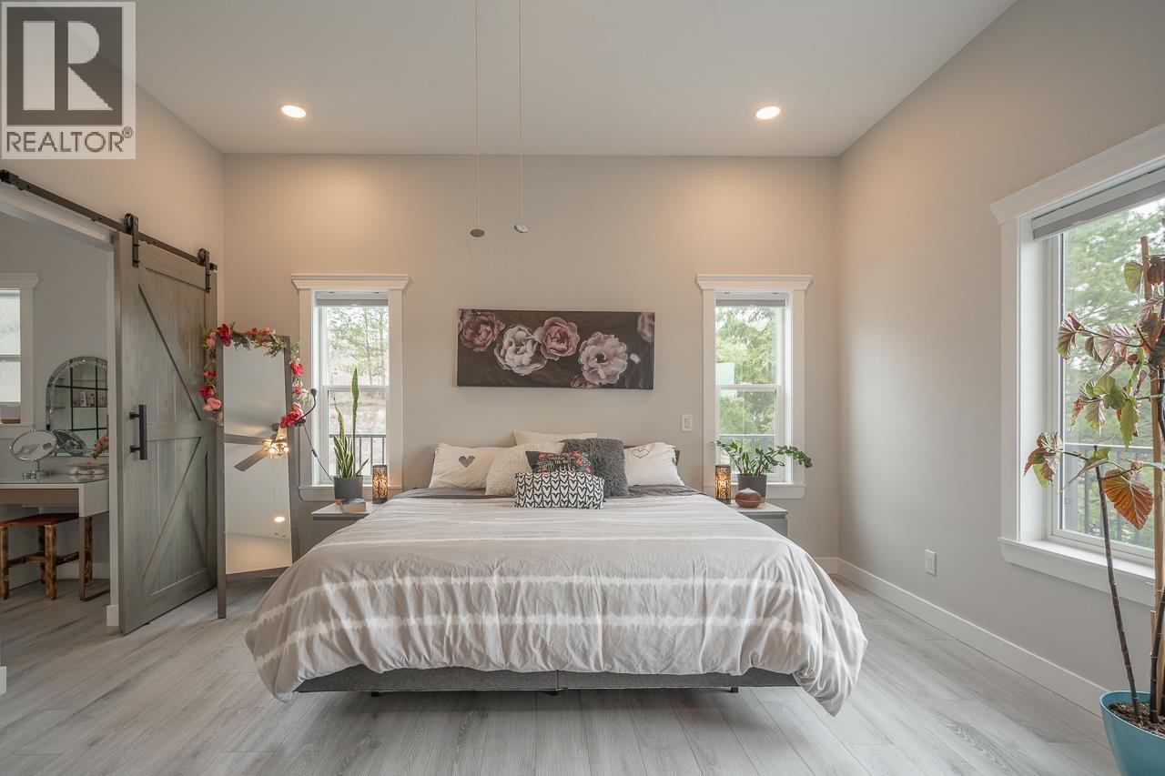 5593 LAKESIDE COURT - 14