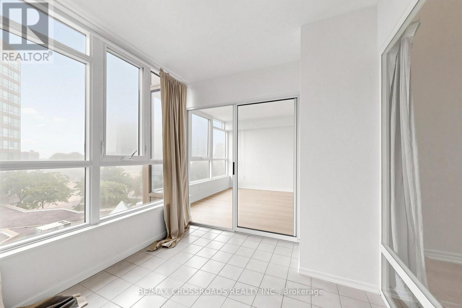 #511 3233 EGLINTON AVENUE E - 24