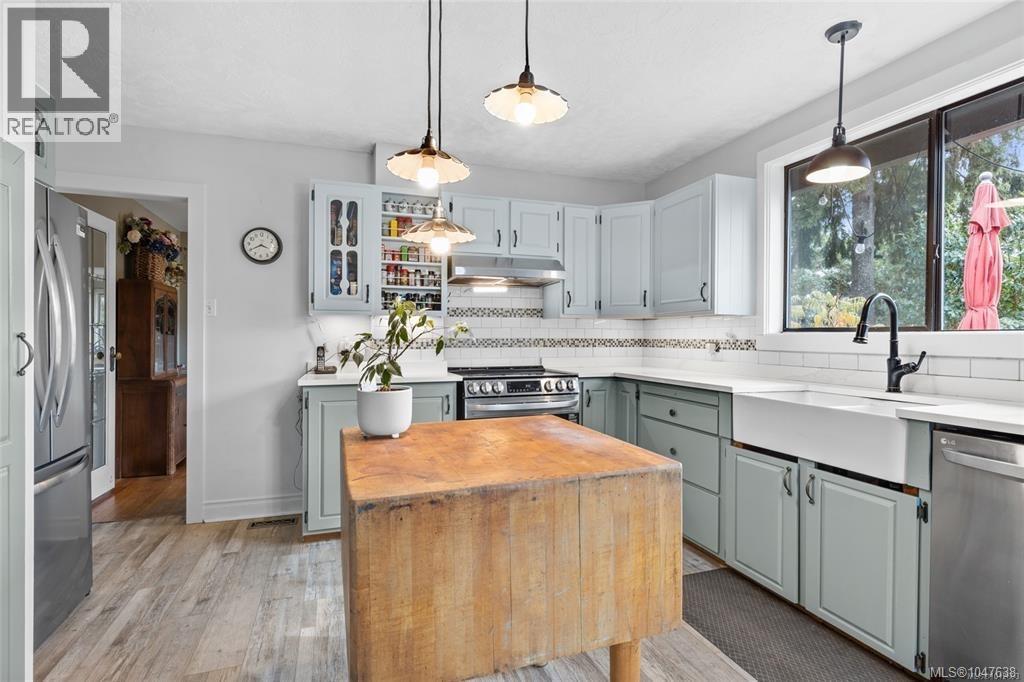  10664 Cedar Drive, Youbou