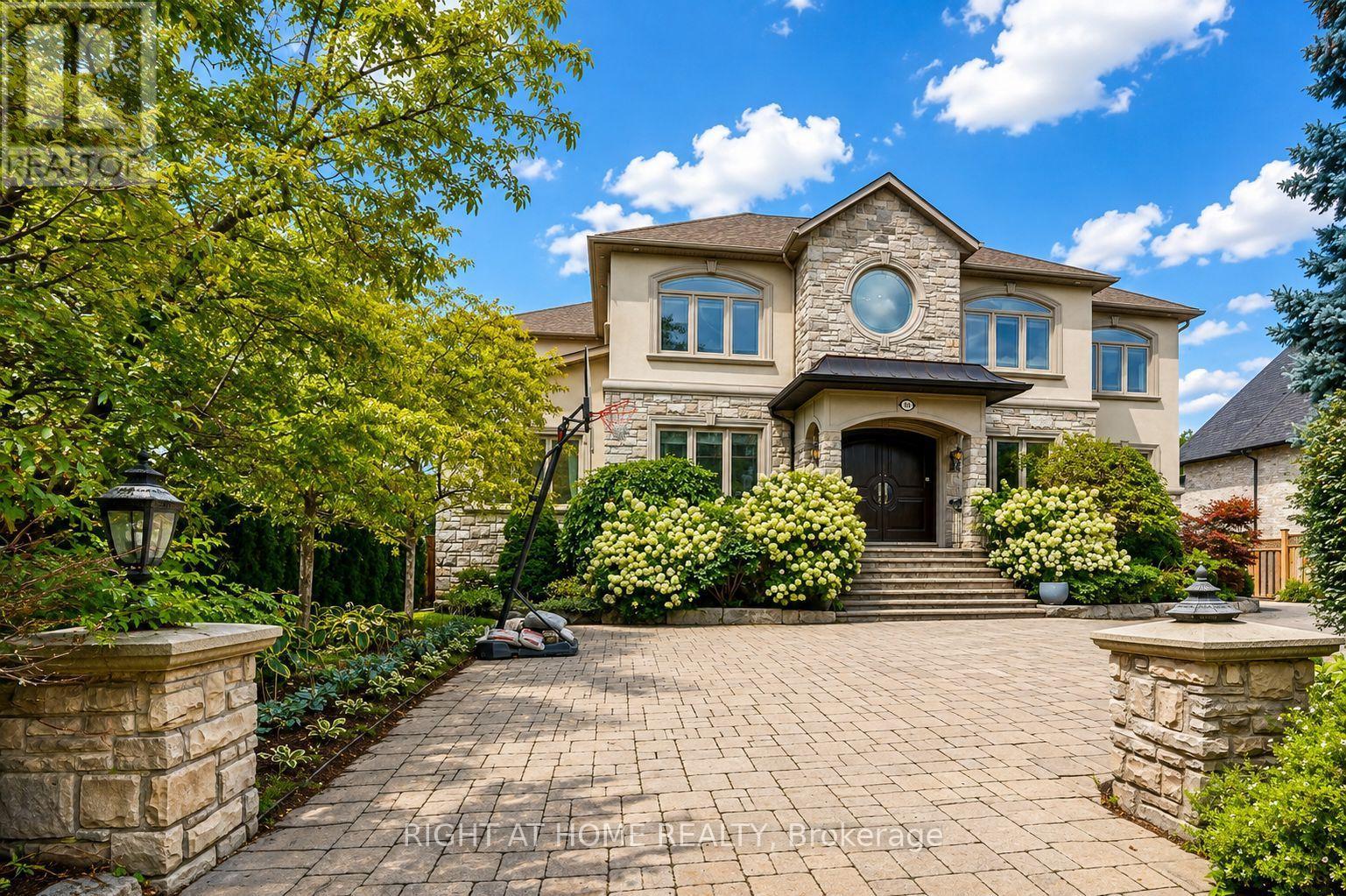 16 Fairview Avenue, Richmond Hill (South Richvale), Ontario, L4C6L2, Richmond Hill (South Richvale), Ontario — photo 2 of 5