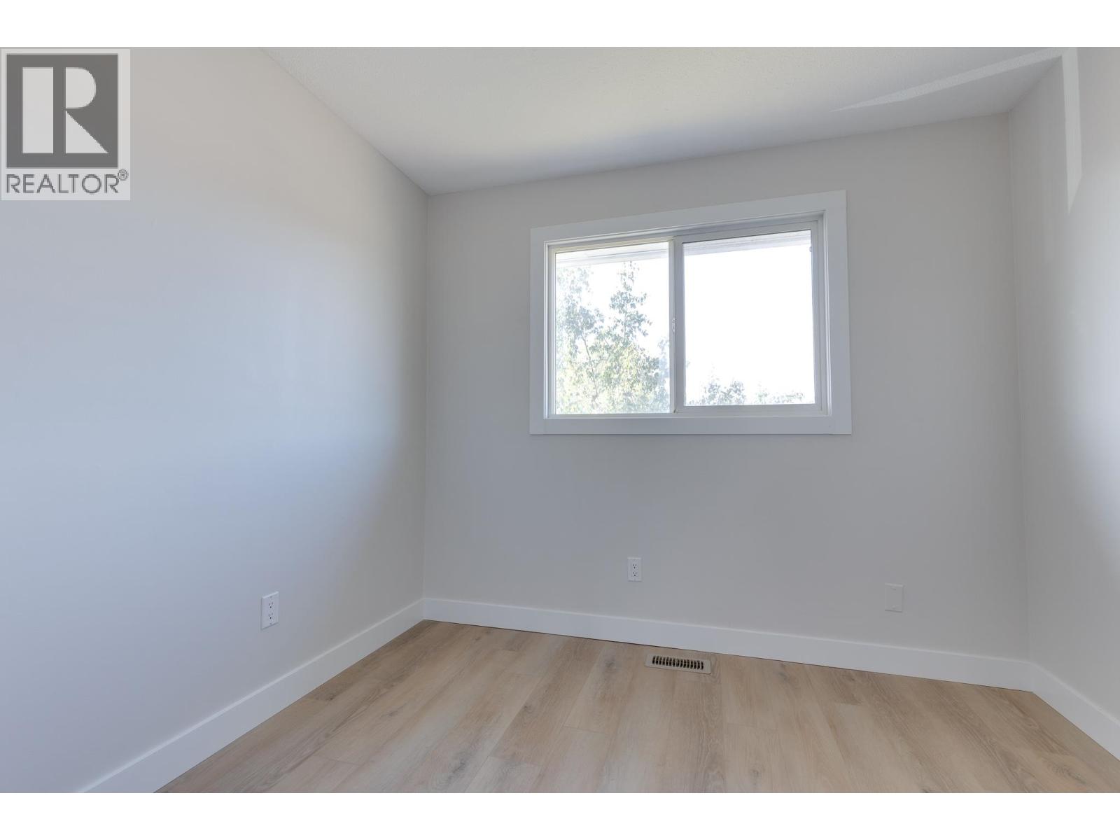 Photo 21 of 31 — 4206-4210 1ST AVENUE · Prince George, BC