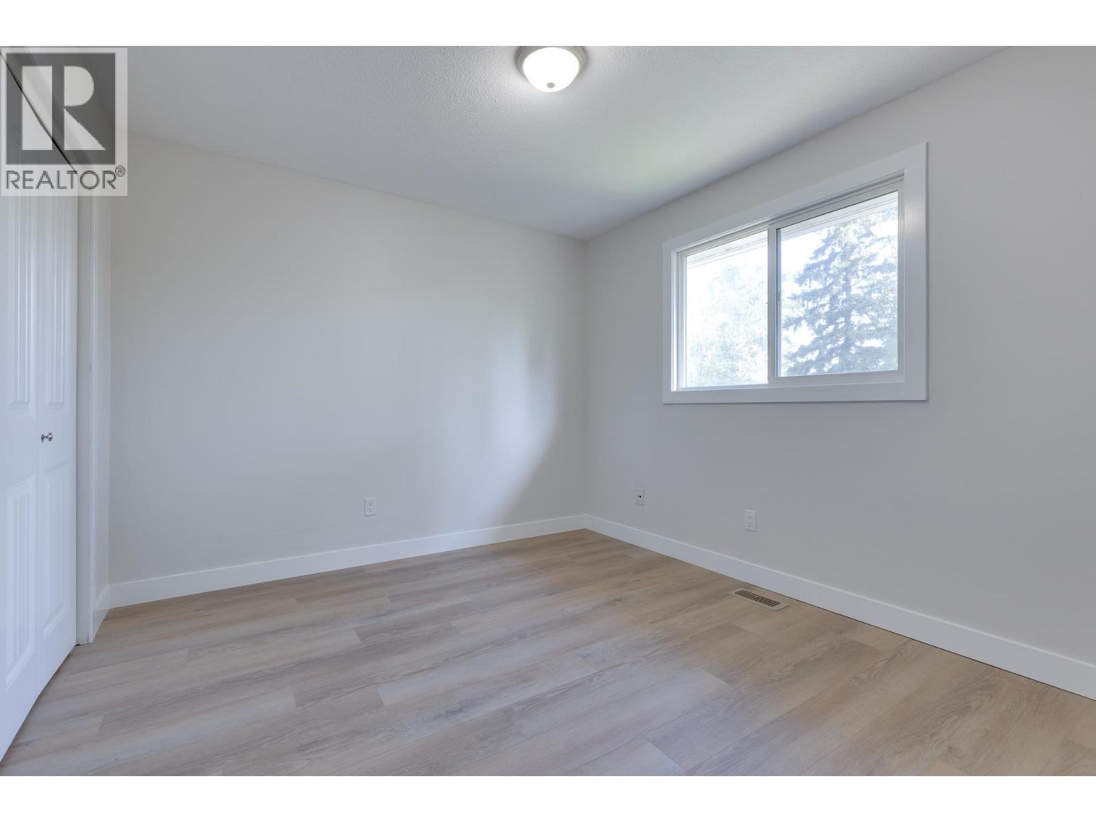 Photo 17 of 31 — 4206-4210 1ST AVENUE · Prince George, BC